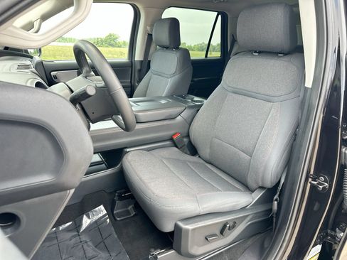Used 2025 Ford Expedition Active AWD/4WD image 11