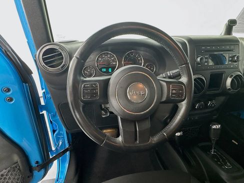 Used 2017 Jeep Wrangler Unlimited Sport w/ Connectivity Group AWD/4WD image 12