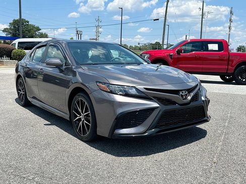 Used 2024 Toyota Camry SE FWD image 2
