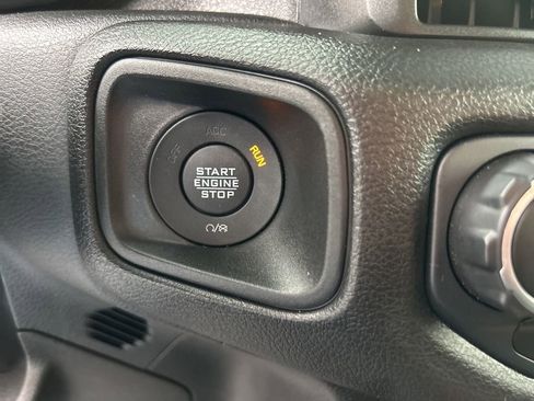 Used 2025 Jeep Wrangler Sport S image 19