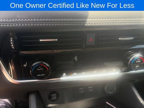 Used 2025 Nissan Rogue SL AWD/4WD image 31
