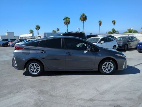 Used 2022 Toyota Prius Prime XLE FWD image 4