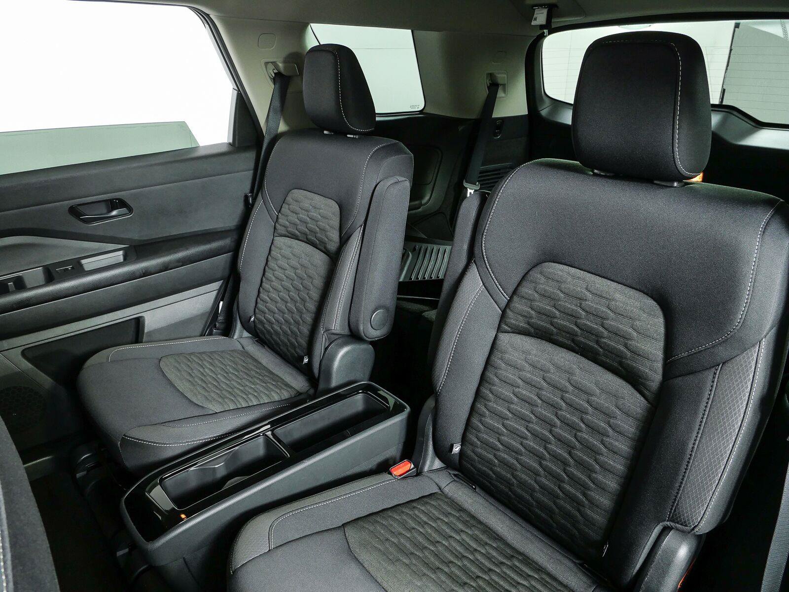 Used 2023 Nissan Pathfinder SV w/ SV Premium Package FWD image 17