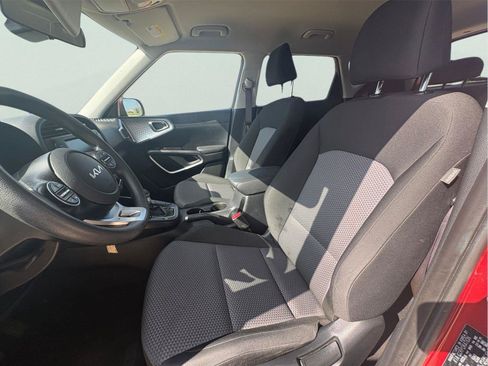 Used 2024 Kia Soul LX w/ Option Group 015 FWD image 13