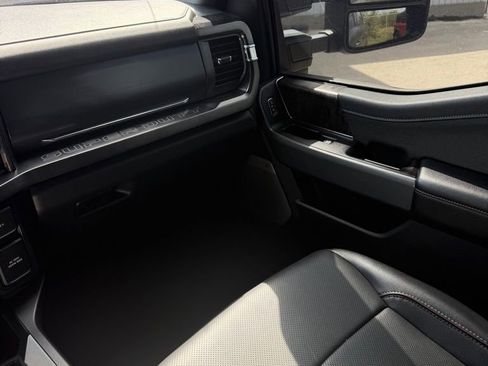 Used 2023 Ford F250 Lariat w/ Sport Appearance Package AWD/4WD image 10