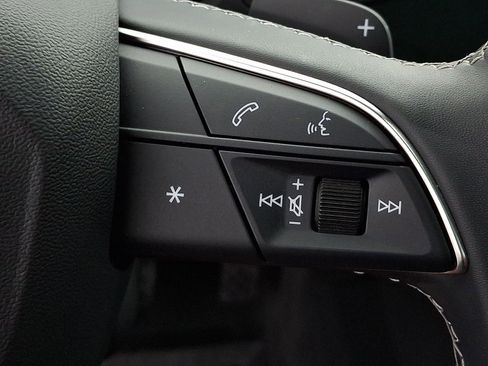 Used 2025 Audi Q8 Prestige w/ Prestige Package image 23