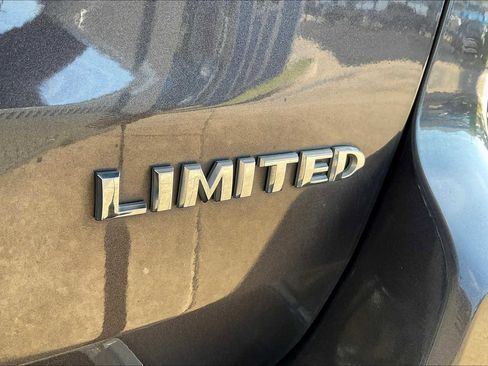 Used 2015 Jeep Grand Cherokee Limited w/ Trailer Tow Group IV image 9