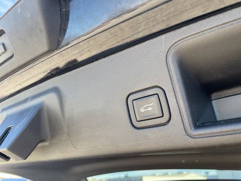 Used 2024 GMC Terrain SLT image 12