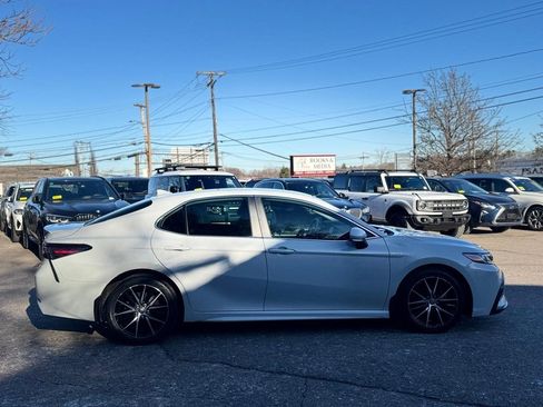 Used 2023 Toyota Camry SE image 7
