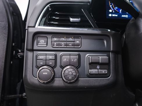 Used 2026 Chevrolet Suburban RST w/ Comfort Package AWD/4WD image 19