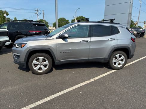 Used 2018 Jeep Compass Latitude w/ Popular Equipment Group AWD/4WD image 2