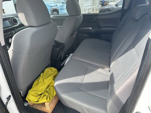 Used 2016 Toyota Tacoma SR5 RWD image 9