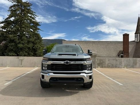 Used 2024 Chevrolet Silverado 2500 LT AWD/4WD image 5