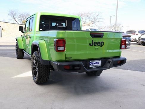Used 2025 Jeep Gladiator Sport image 5