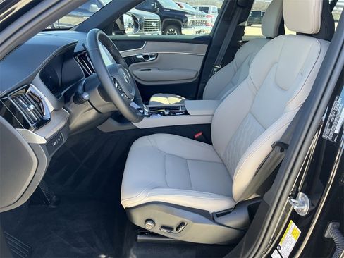 Used 2025 Volvo XC90 T8 Core image 18