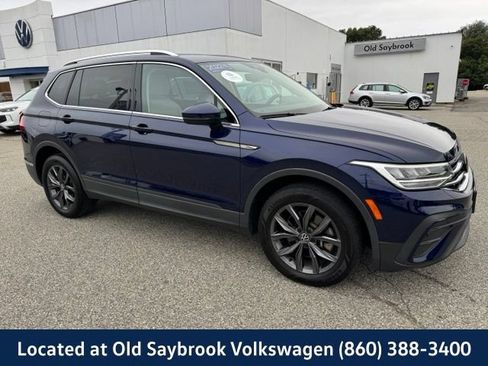 Used 2022 Volkswagen Tiguan SE w/ Panoramic Sunroof Package AWD/4WD image 3