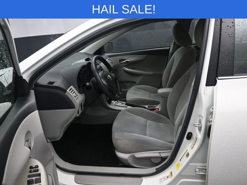 Used 2013 Toyota Corolla LE image 9