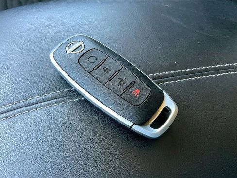 Used 2024 Nissan Pathfinder SV image 35