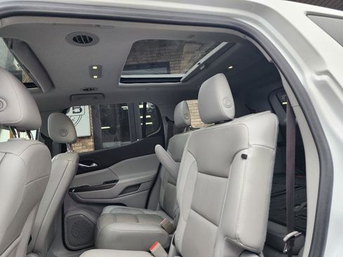 Used 2019 GMC Acadia SLT image 15