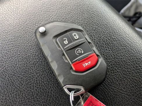 Used 2023 Jeep Gladiator Willys image 31