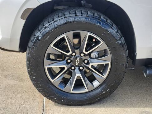 Used 2022 Chevrolet Tahoe Z71 w/ Luxury Package AWD/4WD image 18