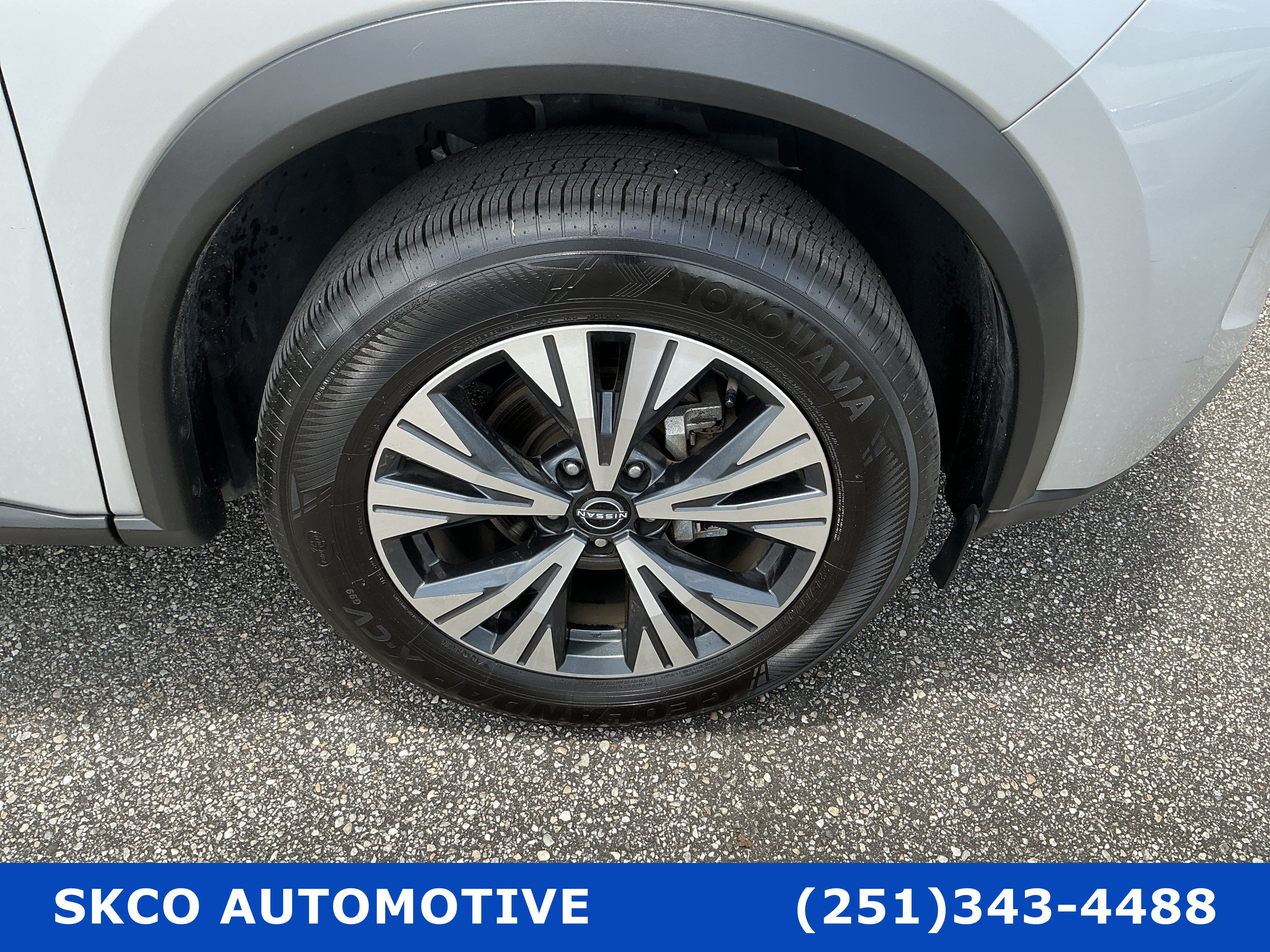 Used 2023 Nissan Rogue SV AWD/4WD image 9