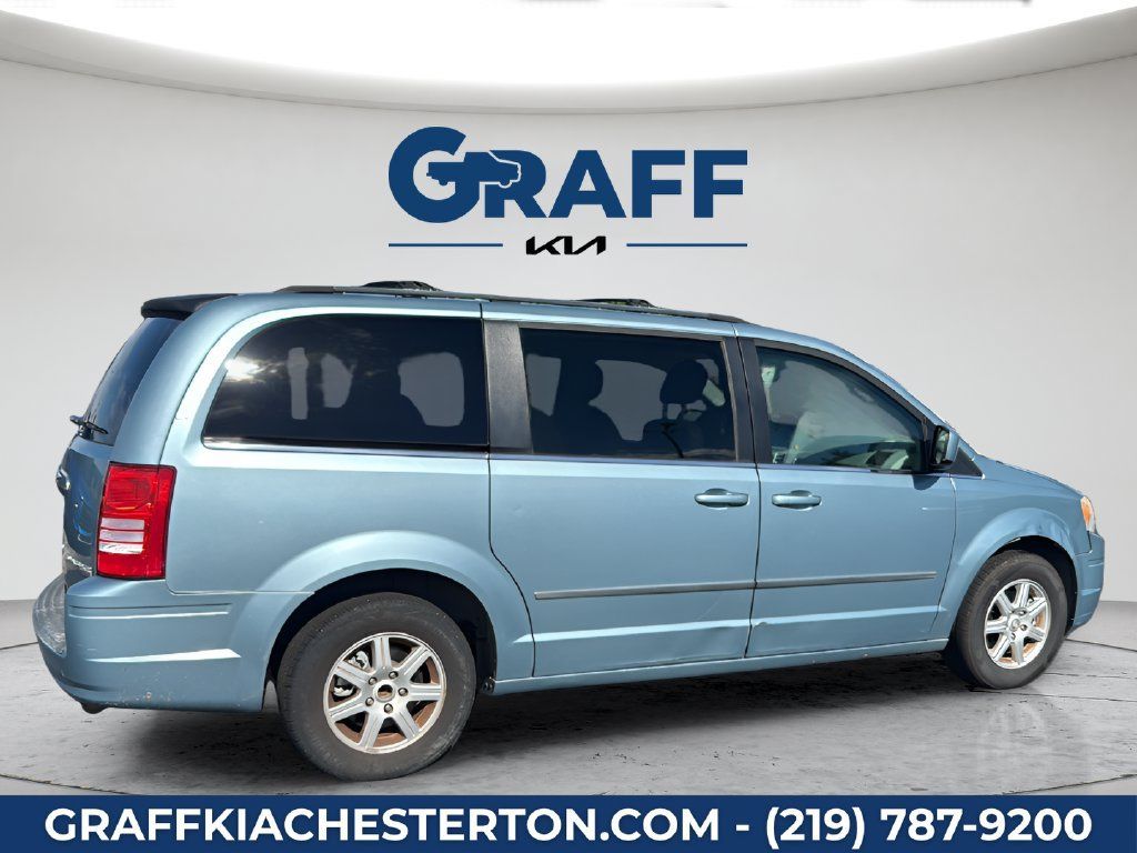 Used 2010 Chrysler Town & Country Touring FWD image 11