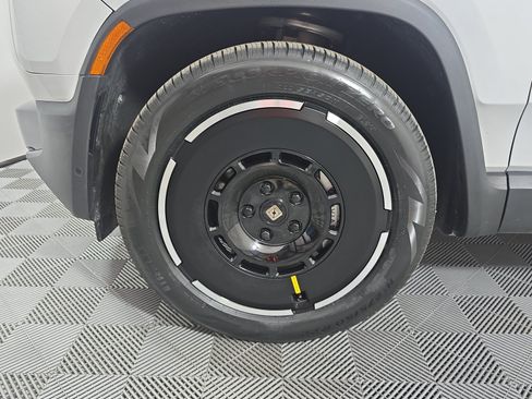 Used 2025 Rivian R1S Adventure AWD/4WD image 9