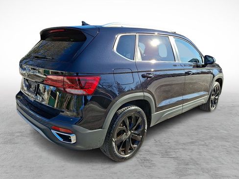 Used 2024 Volkswagen Taos SE image 6