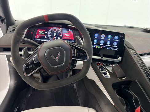 Used 2023 Chevrolet Corvette Stingray Premium Cpe w/ Z51 Performance Package image 3