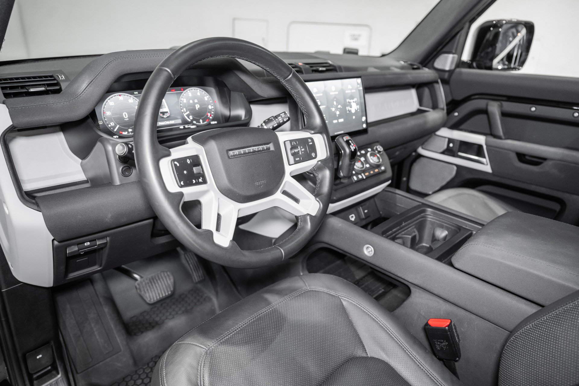 Used 2023 Land Rover Defender 130 SE AWD/4WD image 21