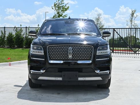 Used 2019 Lincoln Navigator Reserve AWD/4WD image 3