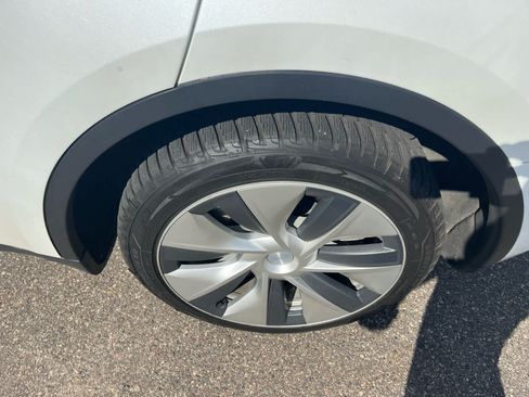 Used 2021 Tesla Model Y Long Range AWD/4WD image 8