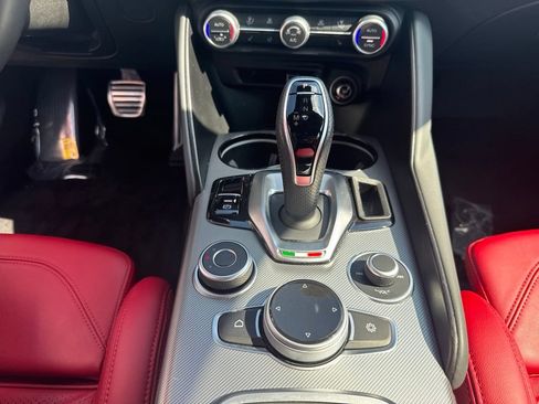 Used 2023 Alfa Romeo Giulia Veloce AWD/4WD image 44