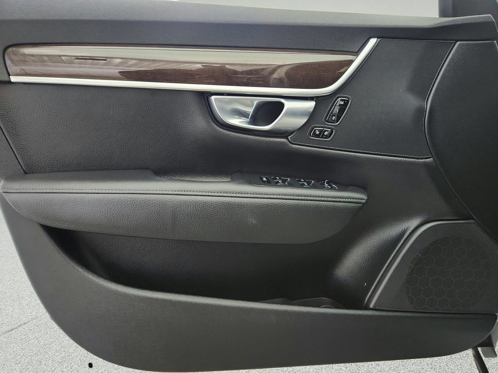 Used 2017 Volvo S90 T6 Momentum w/ Vision Package AWD/4WD image 23