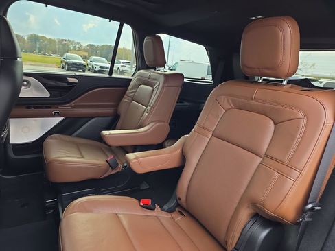 Used 2023 Lincoln Aviator Reserve w/ Equipment Group 201A image 38