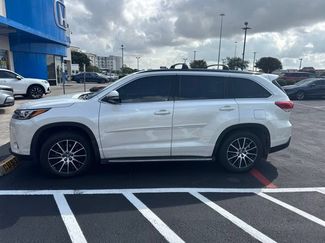 Used 2017 Toyota Highlander SE AWD/4WD video 1