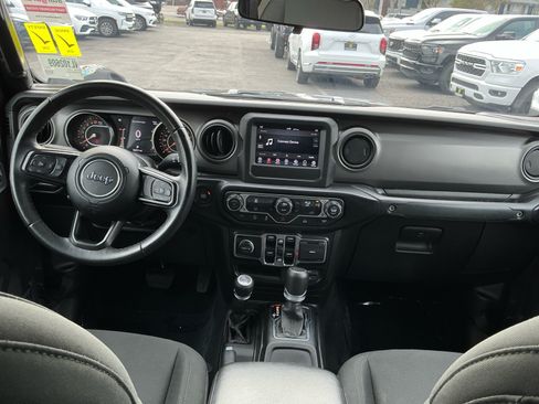 Used 2022 Jeep Gladiator Sport AWD/4WD image 16