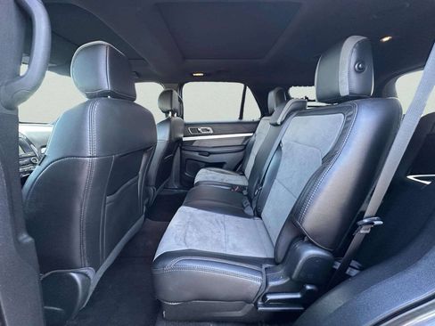 Used 2017 Ford Explorer XLT w/ Equipment Group 202A AWD/4WD image 14