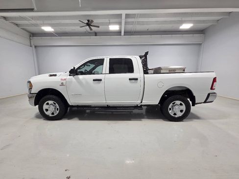 Used 2022 RAM 2500 Tradesman w/ Chrome Appearance Group AWD/4WD image 4