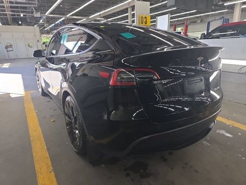 Used 2023 Tesla Model Y Performance AWD/4WD image 4