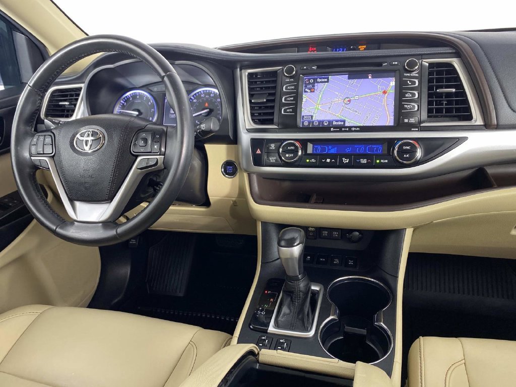 Used 2019 Toyota Highlander XLE AWD/4WD image 14