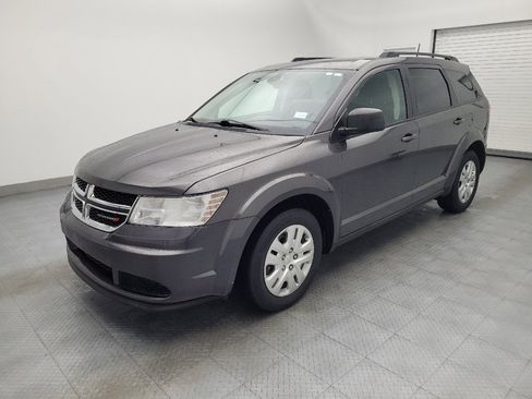 Used 2019 Dodge Journey SE image 2