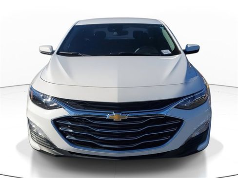 Used 2024 Chevrolet Malibu LT image 2