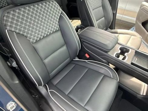 Used 2025 GMC Acadia Denali w/ Super Cruise Package FWD image 35