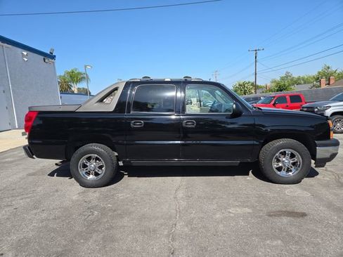 Used 2006 Chevrolet Avalanche Z66 w/ Sun And Sound Package RWD image 2