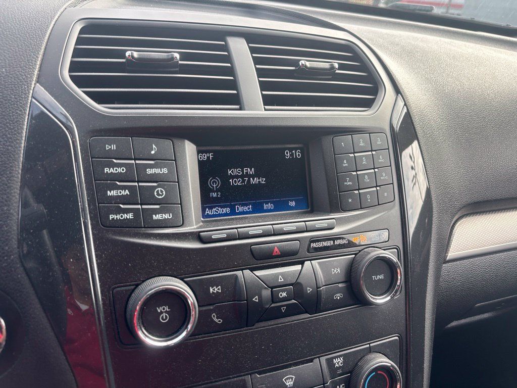 Used 2018 Ford Explorer XLT AWD/4WD image 22