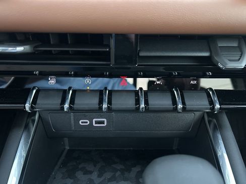 Used 2025 GMC Canyon AT4 image 29