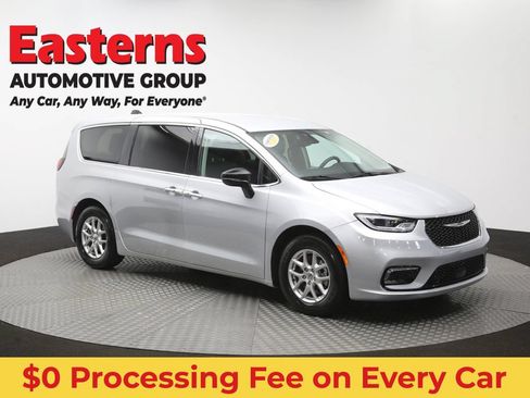 Used 2024 Chrysler Pacifica Touring-L FWD image 50