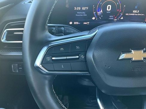 Used 2025 Chevrolet Traverse LT image 18